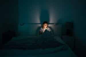 A digital detox involves voluntarily reducing or eliminating the use of phones, tablets, or laptops for a set period to let the mind and body rest and reset.